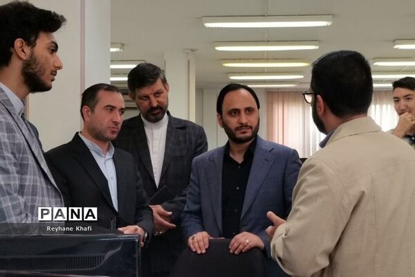 حضور دانش‌آموزان خبرنگار پانا شهرستان‌های استان‌تهران در نشست هم‌اندیشی با سخنگوی دولت