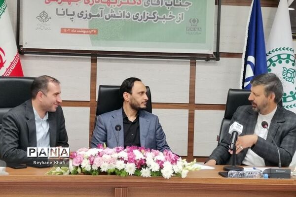 حضور دانش‌آموزان خبرنگار پانا شهرستان‌های استان‌تهران در نشست هم‌اندیشی با سخنگوی دولت