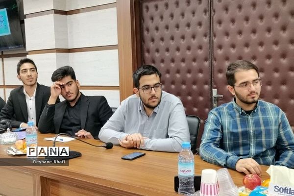 حضور دانش‌آموزان خبرنگار پانا شهرستان‌های استان‌تهران در نشست هم‌اندیشی با سخنگوی دولت