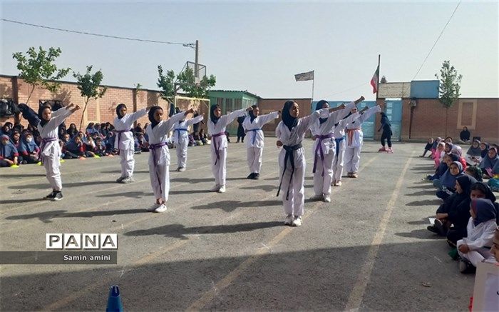 اختتامیه المپیاد ورزشی درون مدرسه‌ای  در مدرسه حضرت زینب و خدیجه(س) رودهن برگزار شد/فیلم