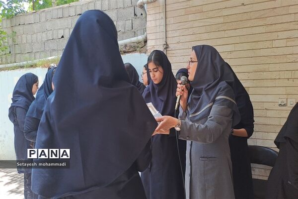 قدردانی از دانش‌آموزان برتر و فعال در مدارس رودهن
