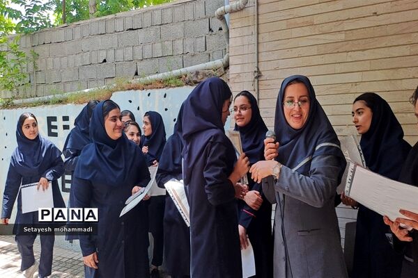 قدردانی از دانش‌آموزان برتر و فعال در مدارس رودهن