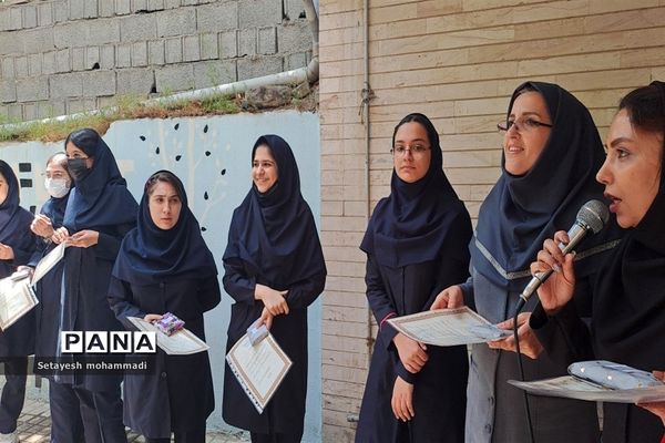 قدردانی از دانش‌آموزان برتر و فعال در مدارس رودهن