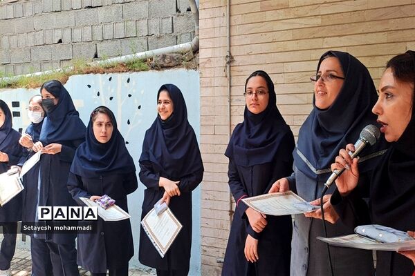قدردانی از دانش‌آموزان برتر و فعال در مدارس رودهن