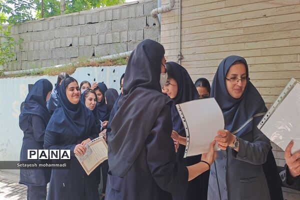 قدردانی از دانش‌آموزان برتر و فعال در مدارس رودهن