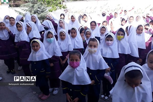 قدردانی از دانش‌آموزان برتر و فعال در مدارس رودهن