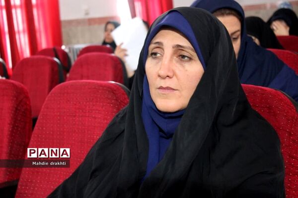 نشست فصلی مدیران مدارس ناحیه یک بهارستان