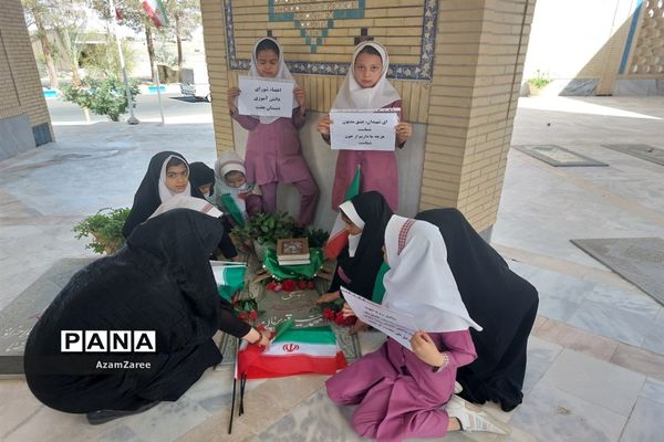 حضور اعضای شورای دانش‌آموزی دبستان بعثت ابرکوه در گلزار شهدا