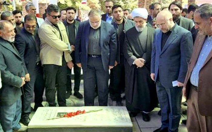 قالیباف به مقام شهدای شهرستان بوئین‌زهرا ادای احترام کرد