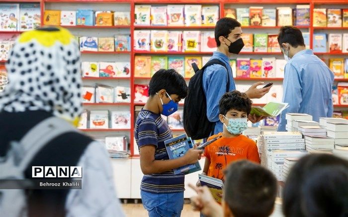 ساعت کار نمایشگاه کتاب امروز یک ساعت افزایش یافت
