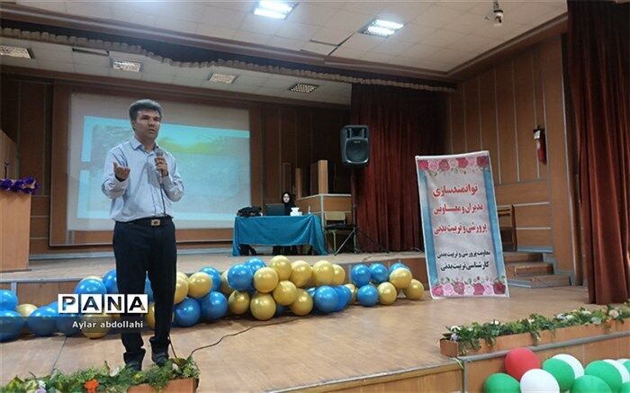 جلسه آموزش توانمند‌سازی در شهر‌ستان قرچک‌/ فیلم
