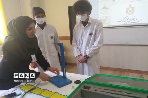 اجرای جشنواره خوارزمی محورآزمایشگاه درآموزشگاه فرزانگان اسلامشهر