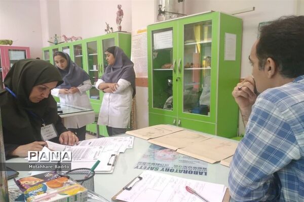 اجرای جشنواره خوارزمی محورآزمایشگاه درآموزشگاه فرزانگان اسلامشهر