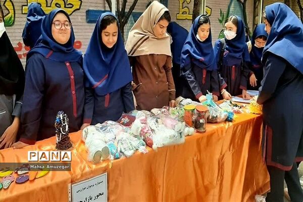 برگزاری جشنواره نوجوان خوارزمی محور بازارچه درآموزشگاه شرافت اسلامشهر