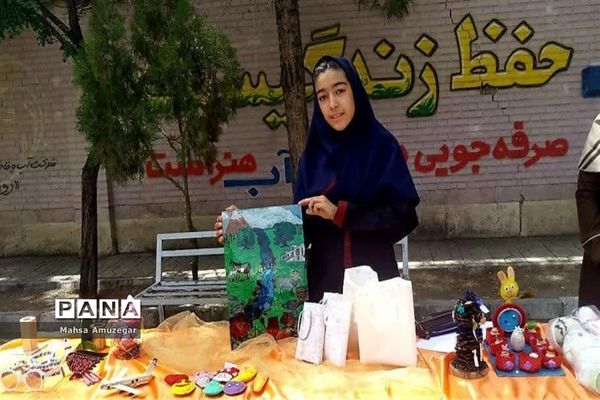 برگزاری جشنواره نوجوان خوارزمی محور بازارچه درآموزشگاه شرافت اسلامشهر