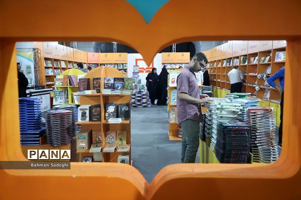 سی‌و‌چهارمین نمایشگاه بین‌المللی کتاب تهران