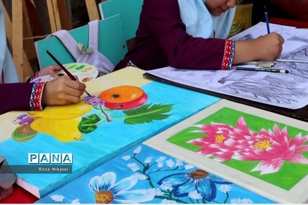 نمایشگاه آثار هنری دانش‌آموزان بهارستانی