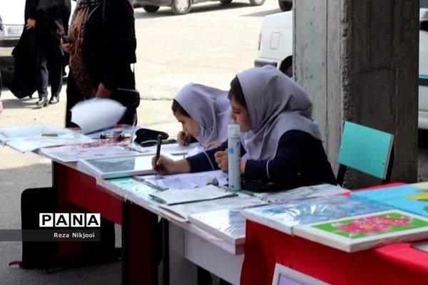 نمایشگاه آثار هنری دانش‌آموزان بهارستانی