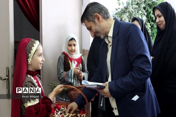 نمایشگاه آثار هنری دانش‌آموزان بهارستانی