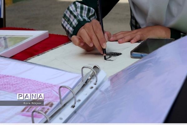 نمایشگاه آثار هنری دانش‌آموزان بهارستانی