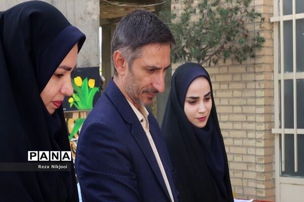 نمایشگاه آثار هنری دانش‌آموزان بهارستانی