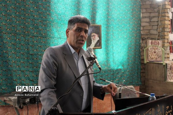 برگزاری نماز جماعت ویژه دانش‌آموزان دختر