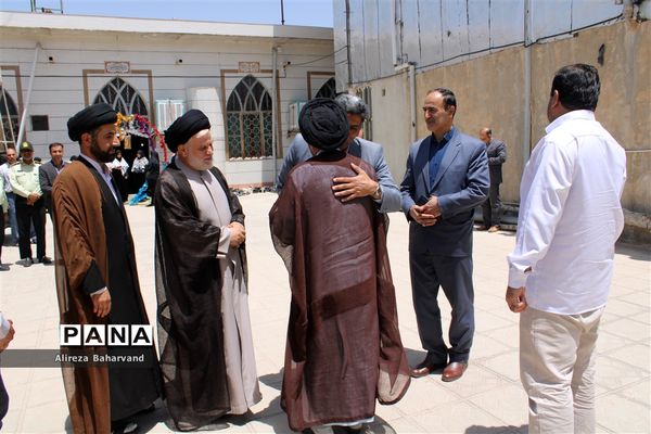 برگزاری نماز جماعت ویژه دانش‌آموزان دختر