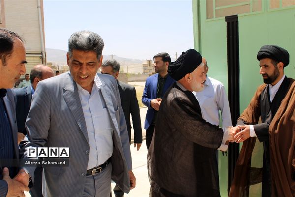 برگزاری نماز جماعت ویژه دانش‌آموزان دختر