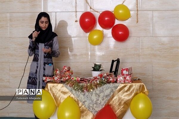 اهدای جوایز به دانش‌آموزان مدرسه ندای زهرا قرچک به‌مناسبت روز دختر