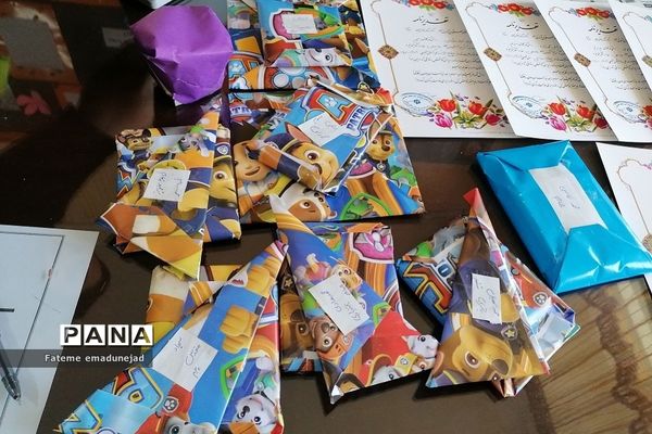 تقدیر از دانش‌آموزان برتر در مدارس رودهن در آخرین روزهای سال تحصیلی