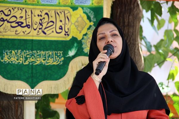 جشن روز دختر در دبیرستان حضرت زینب(س) ناحیه یک شهرری