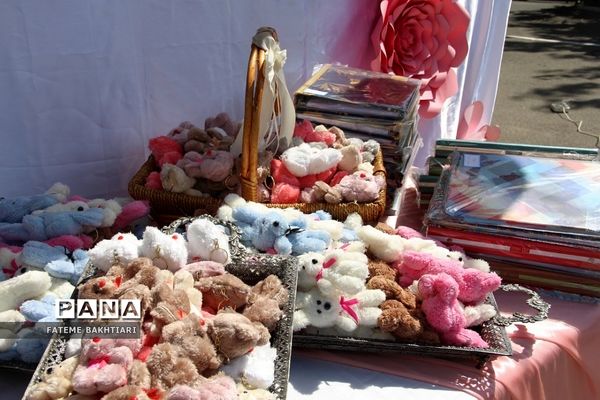 جشن روز دختر در دبیرستان حضرت زینب(س) ناحیه یک شهرری