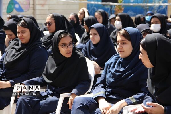 جشن روز دختر در دبیرستان حضرت زینب(س) ناحیه یک شهرری