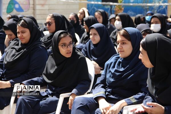 جشن روز دختر در دبیرستان حضرت زینب(س) ناحیه یک شهرری