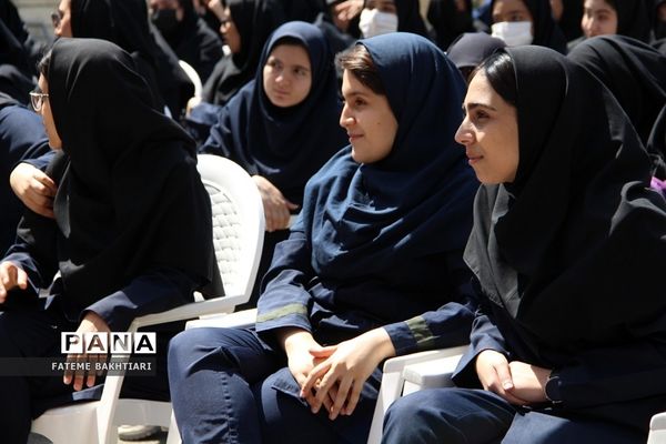 جشن روز دختر در دبیرستان حضرت زینب(س) ناحیه یک شهرری