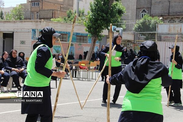 جشن روز دختر در دبیرستان حضرت زینب(س) ناحیه یک شهرری
