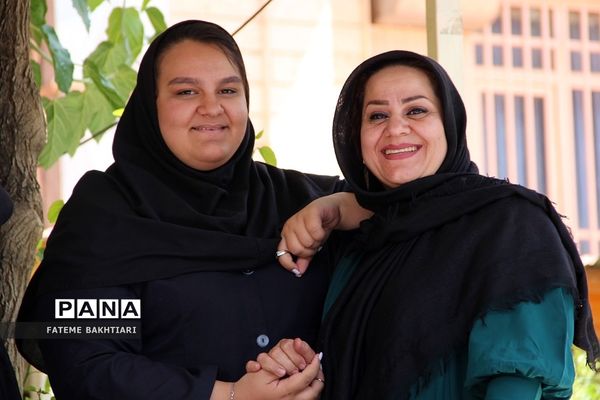 جشن روز دختر در دبیرستان حضرت زینب(س) ناحیه یک شهرری