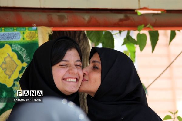 جشن روز دختر در دبیرستان حضرت زینب(س) ناحیه یک شهرری