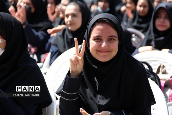 جشن روز دختر در دبیرستان حضرت زینب(س) ناحیه یک شهرری