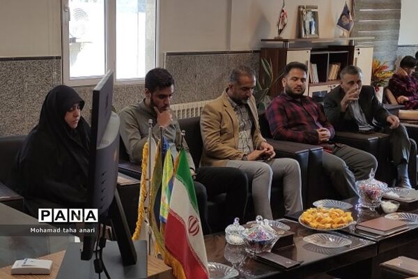 دیدار هم‌اندیشی شورای بسیج فرهنگیان و دانش‌آموزی با فرمانده حوزه مقاومت رودهن