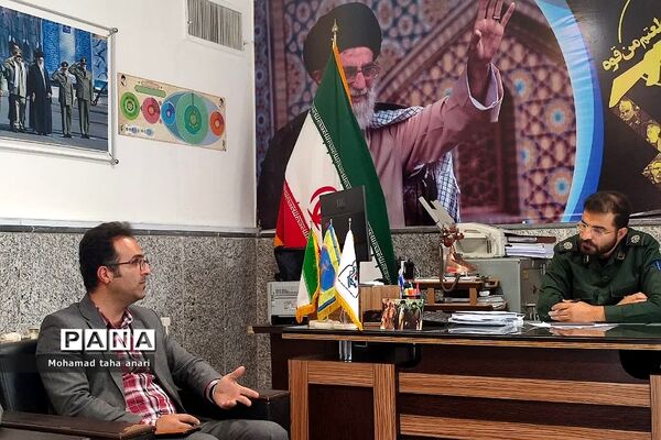 دیدار هم‌اندیشی شورای بسیج فرهنگیان و دانش‌آموزی با فرمانده حوزه مقاومت رودهن
