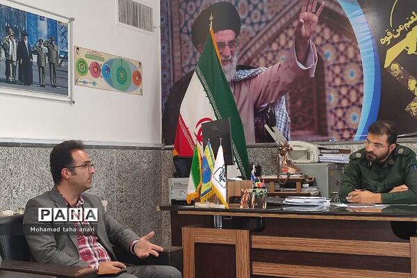 دیدار هم‌اندیشی شورای بسیج فرهنگیان و دانش‌آموزی با فرمانده حوزه مقاومت رودهن