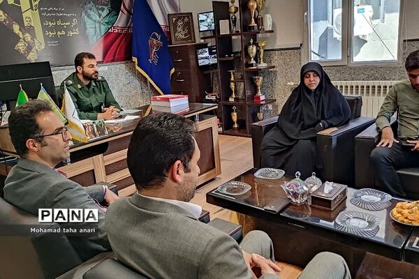 دیدار هم‌اندیشی شورای بسیج فرهنگیان و دانش‌آموزی با فرمانده حوزه مقاومت رودهن
