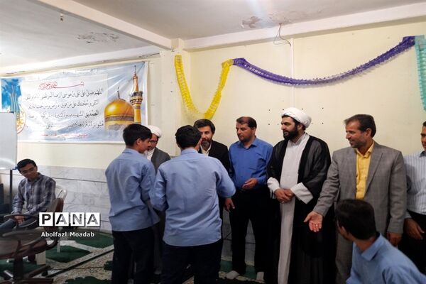 تجلیل از دانش‌آموزان برتر دبیرستان نمونه آیت الله خامنه‌ای کاشمر