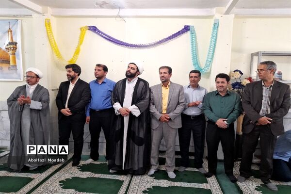 تجلیل از دانش‌آموزان برتر دبیرستان نمونه آیت الله خامنه‌ای کاشمر