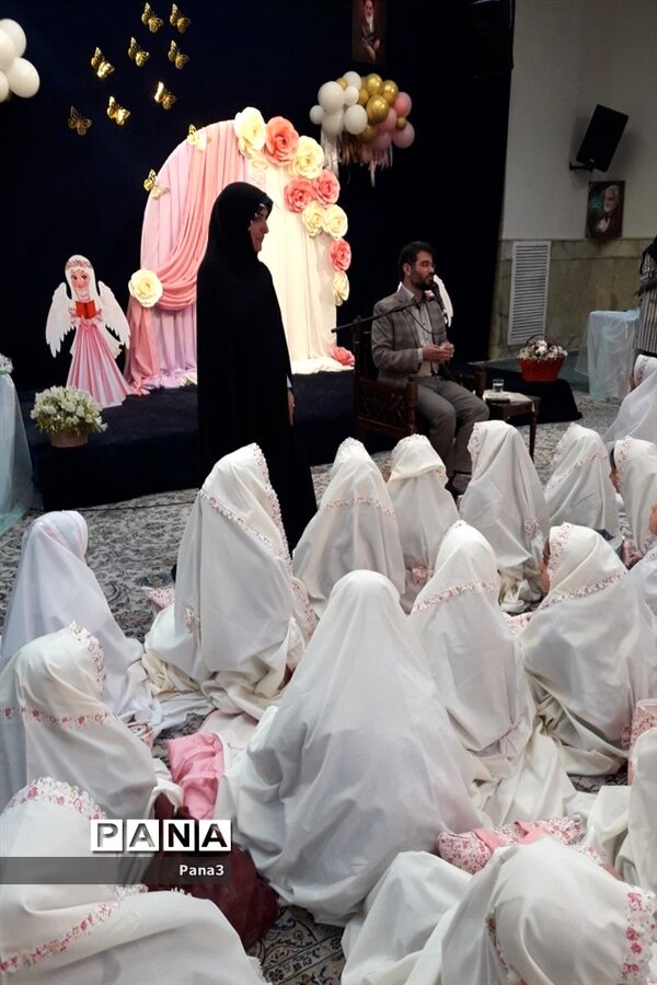 مراسم جشن تکلیف دانش‌آموزان دبستان دخترانه رازی منطقه ۳