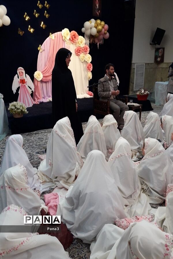 مراسم جشن تکلیف دانش‌آموزان دبستان دخترانه رازی منطقه ۳