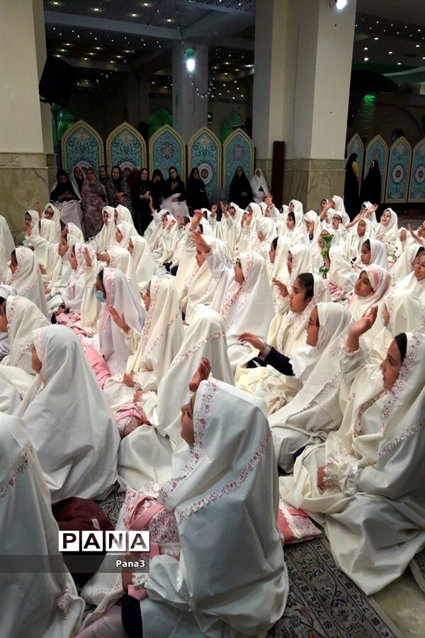 مراسم جشن تکلیف دانش‌آموزان دبستان دخترانه رازی منطقه ۳