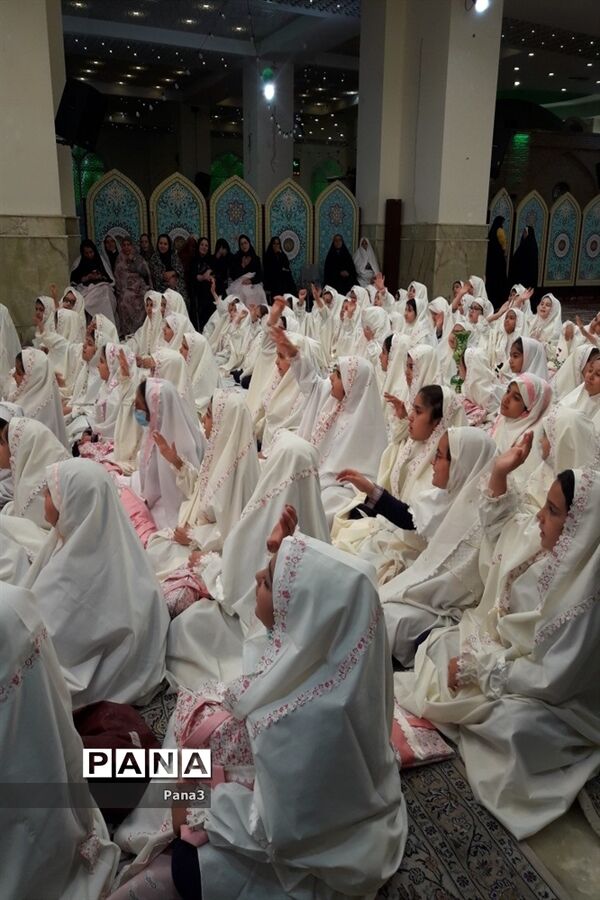 مراسم جشن تکلیف دانش‌آموزان دبستان دخترانه رازی منطقه ۳