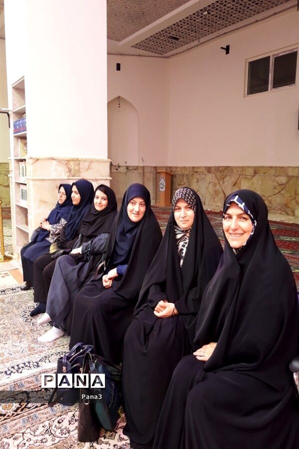 مراسم جشن تکلیف دانش‌آموزان دبستان دخترانه رازی منطقه ۳